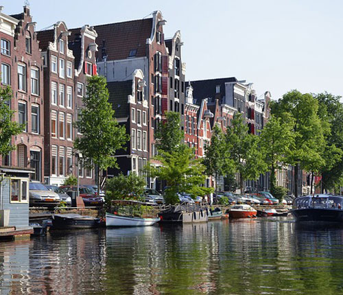 Amsterdam in den Niederlanden, Hausboote und Häuser